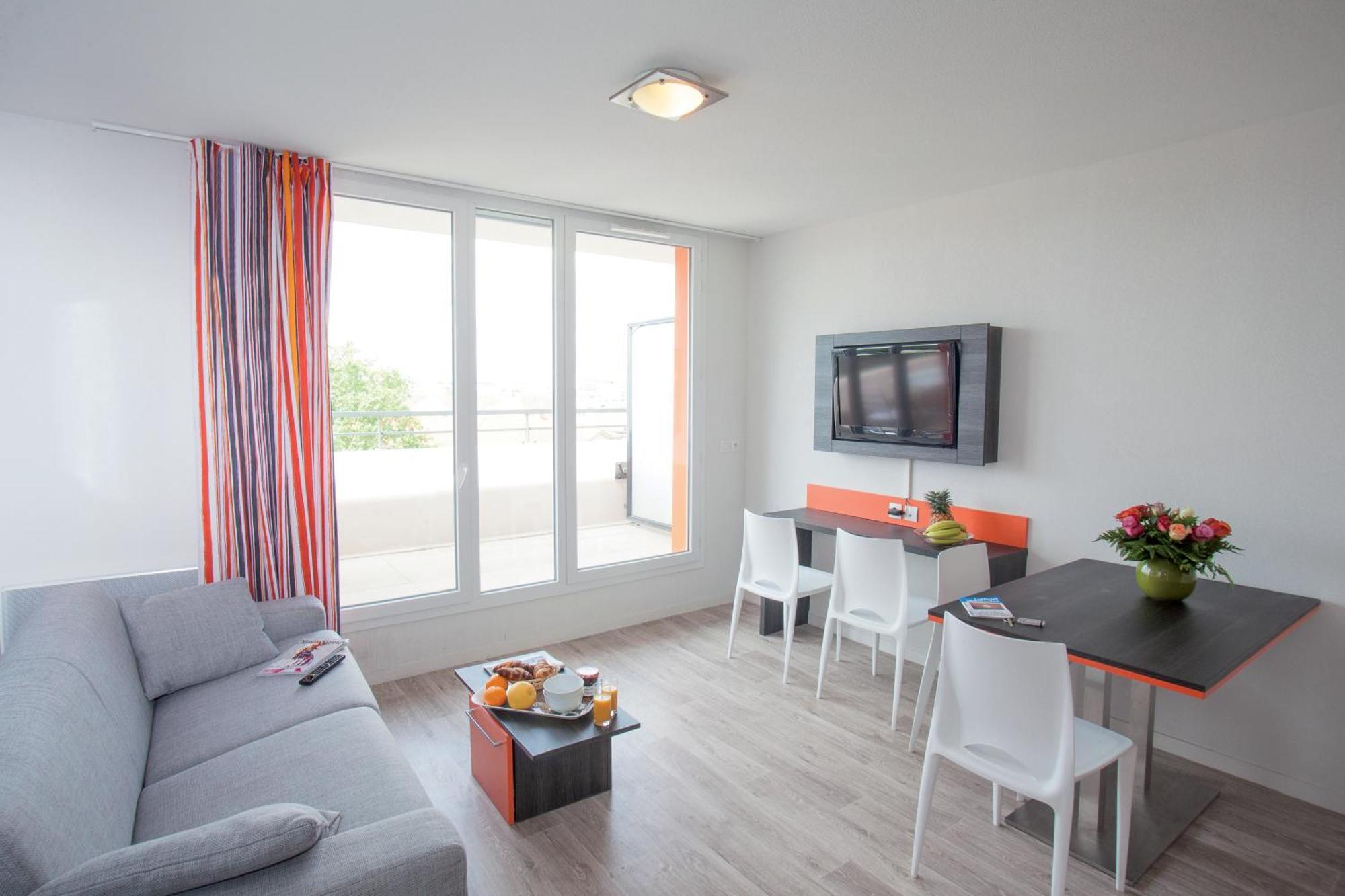 One-Bedroom Apartment,710896453:JPEG