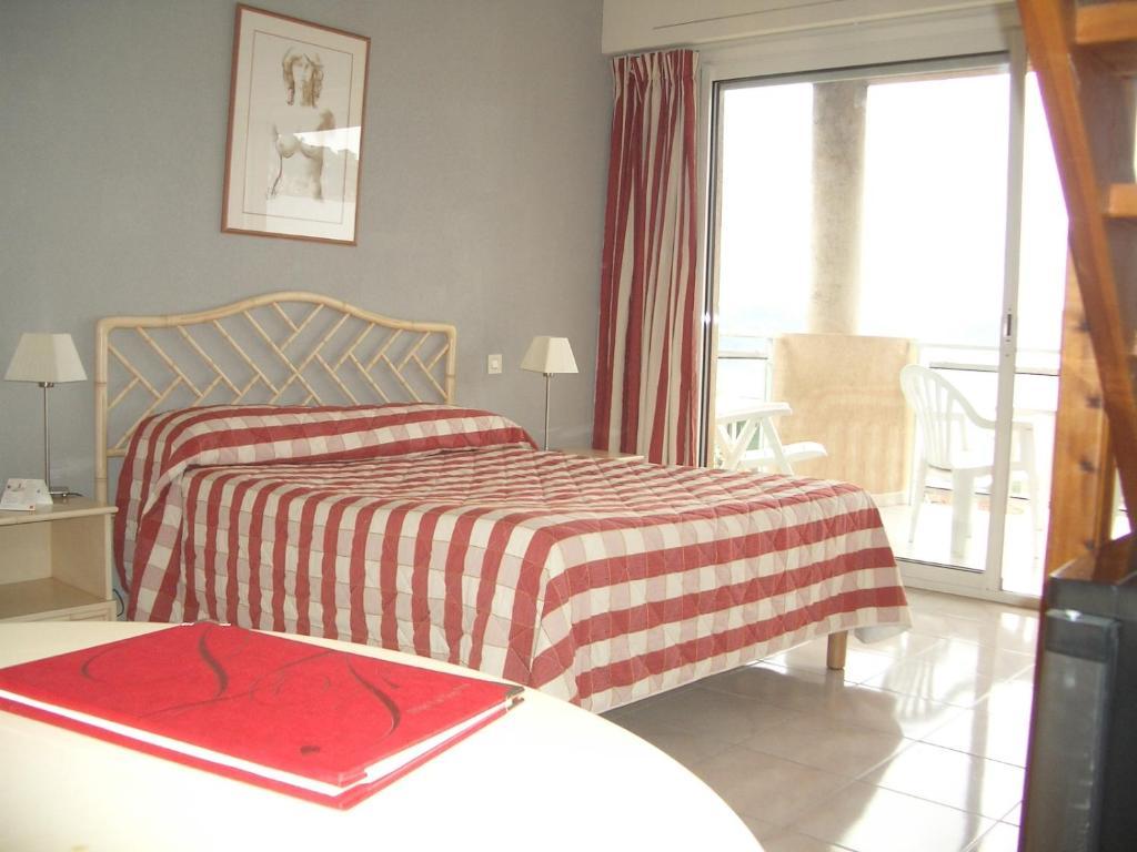 Family Room with Sea View,16423883:JPEG