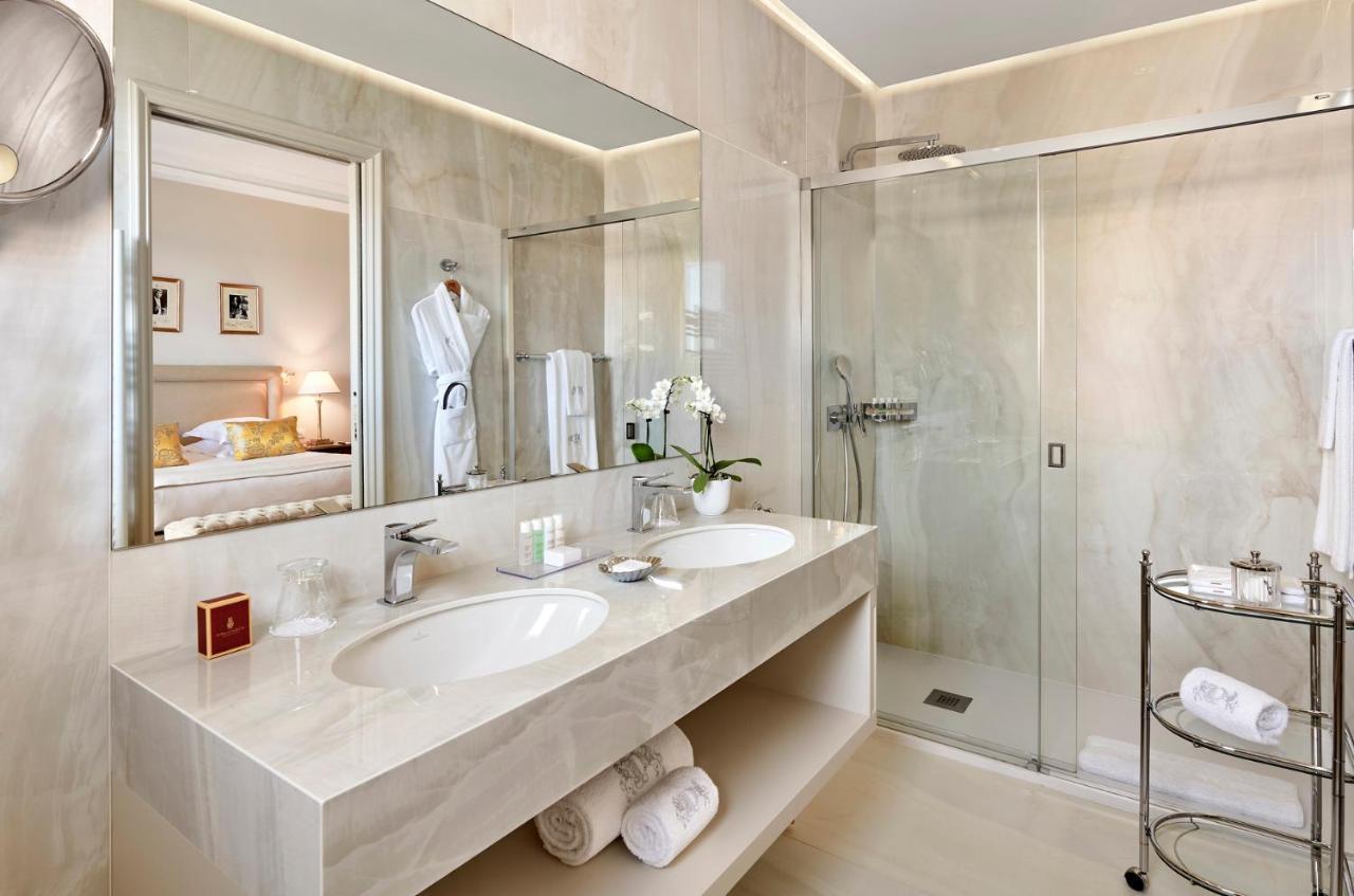Classic Room with Harbour and Hillside View,1558435318:JPEG