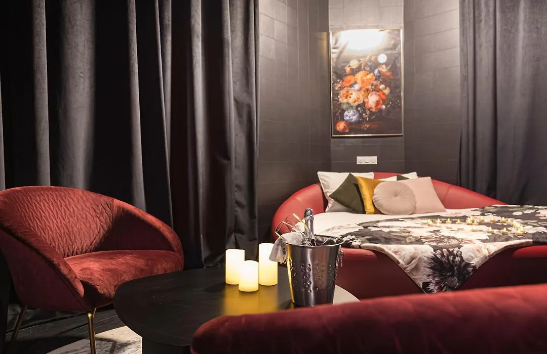 Legend Majestic Superbe Love Room - Jacuzzi - Champagne - Romantisme - Parking Prive Gratuit-1