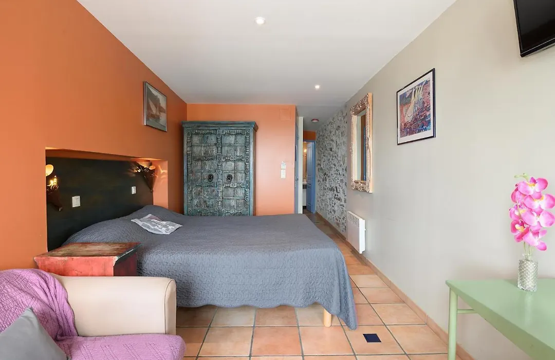 Logis Hotel Le Triton-1