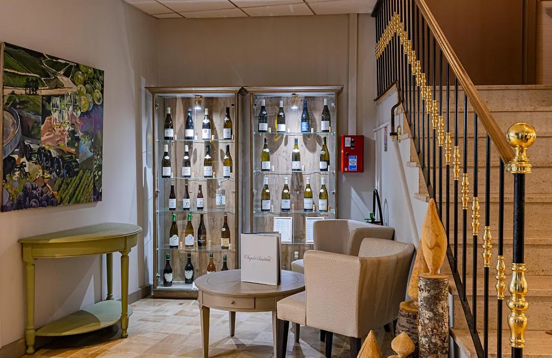 Logis Hostellerie Des Clos Et Restaurant Bistrot Des Grands Crus Et Maison De La Tour Chablis-1