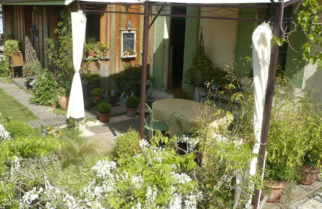 Chambres "Au Jardin"-1
