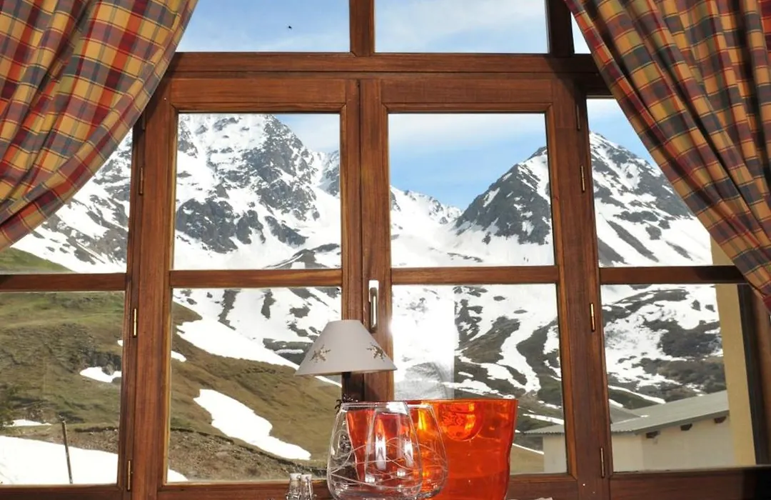 Lautaret Lodge & Spa-1