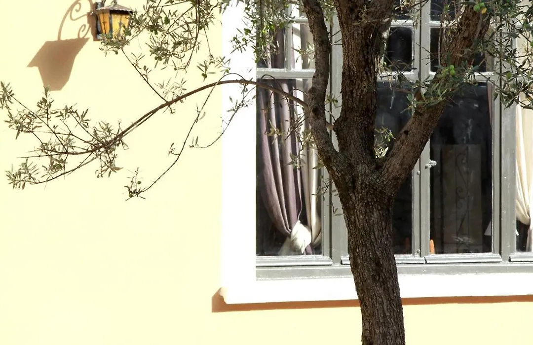 Logis Hotel Le Clos Des Oliviers-1