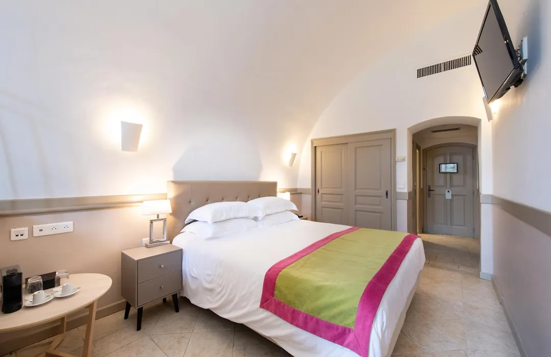 Hotel Golf & Spa Chateau De La Begude The Originals Collection-1