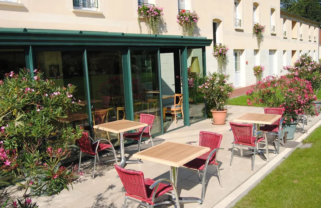 Brit Hotel Chateaudun-1