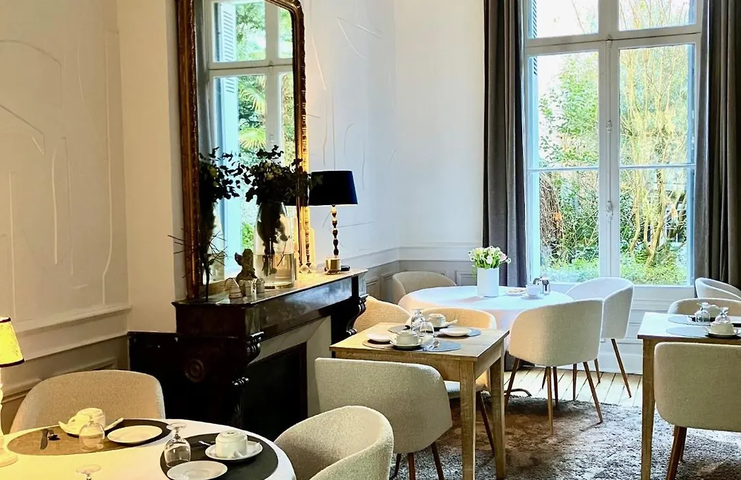Hotel Val De Loire-1