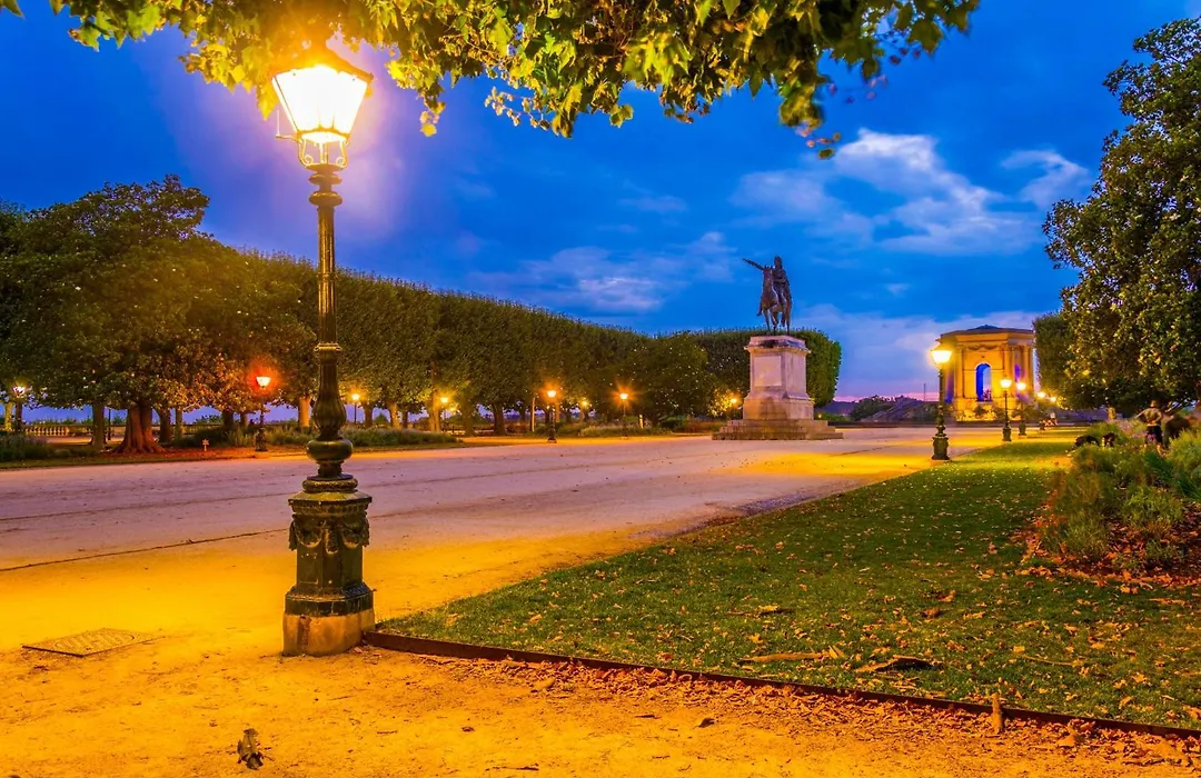 Hôtel D'Aragon - Place de La Comédie --1