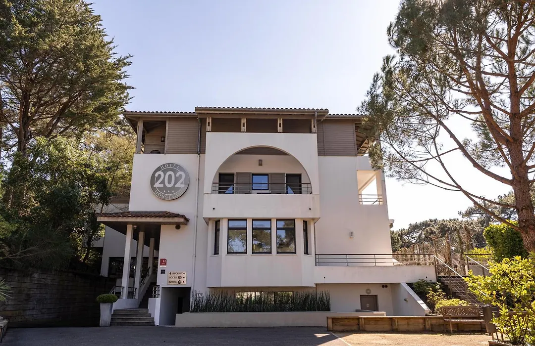 Hotel 202-1