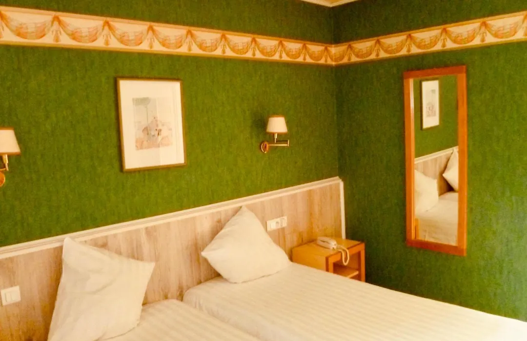 Hotel Restaurant Les Pins Logis-1