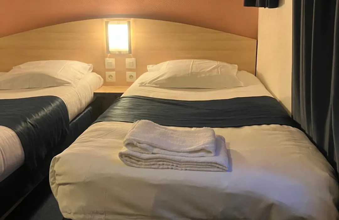 Hotel Cesar Climatisation Dans La Majorite Des Chambres Centre-Ville Gare Charleville-Mezieres-1