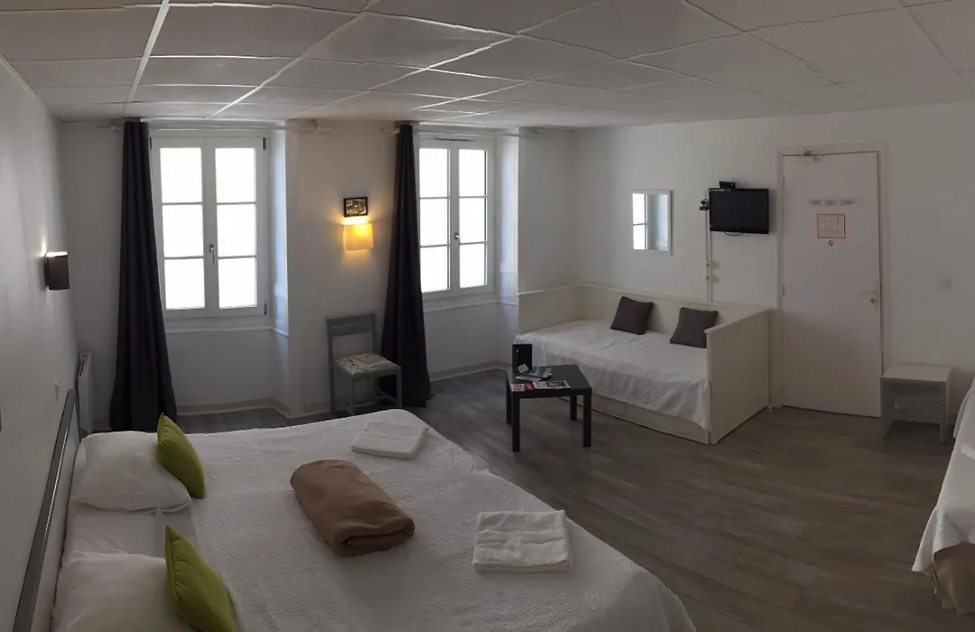 Le Petit Hotel-1
