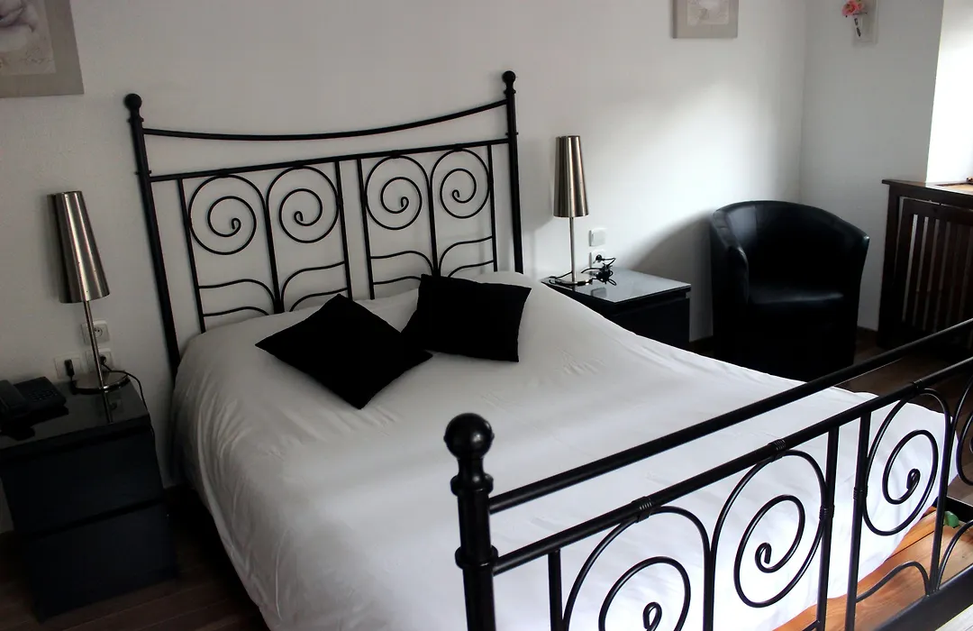 A La Maison Rouge Hotel & Restaurant-1