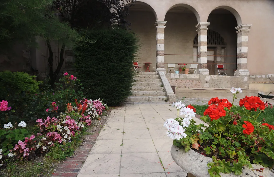 Hotellerie Saint Yves-1