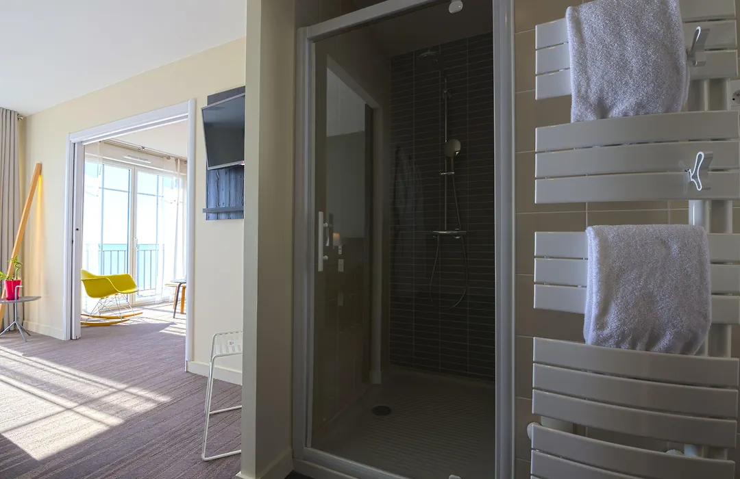 Les Flots - Hotel Et Restaurant Face A L'Ocean - Chatelaillon-Plage-1
