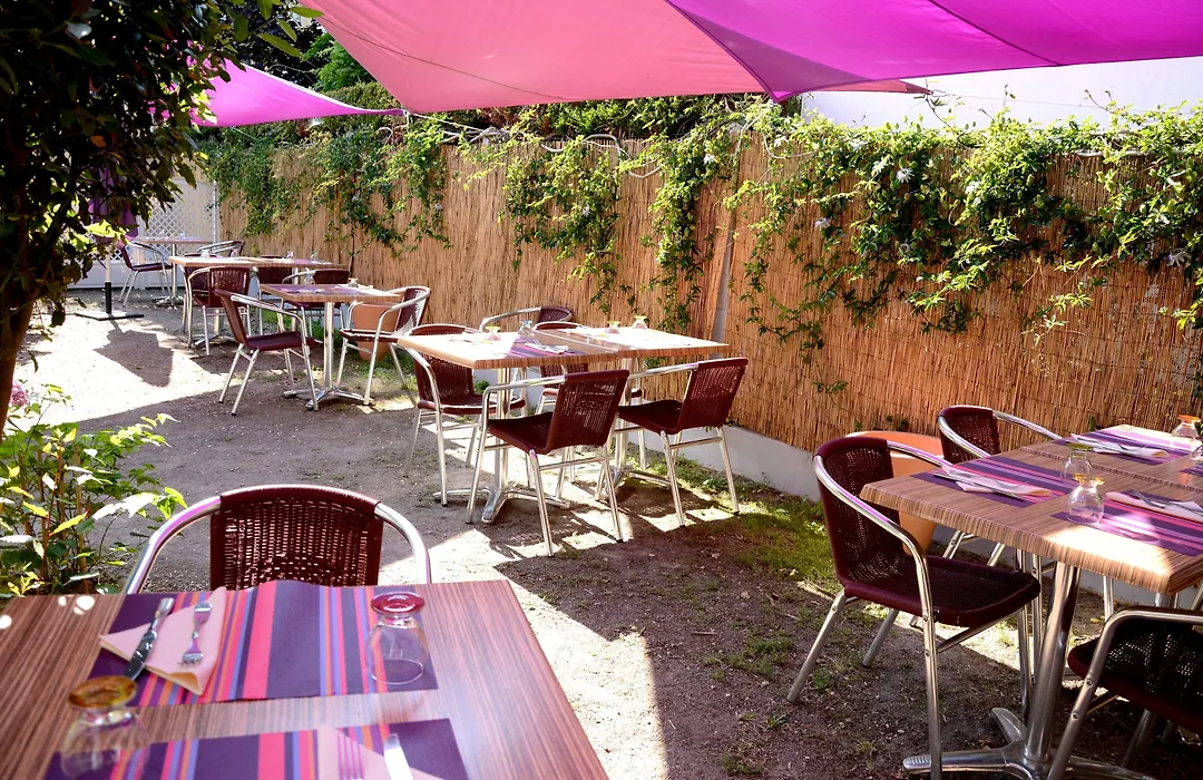 Logis Le Petit Trianon-1