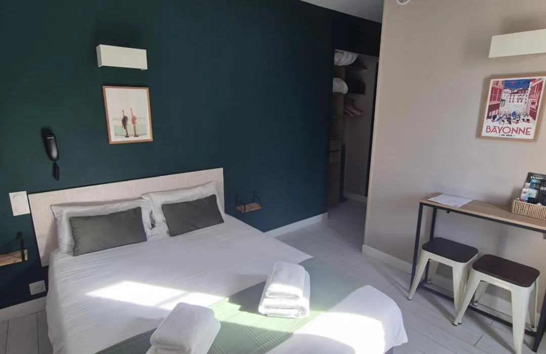 Hotel Saint James-1