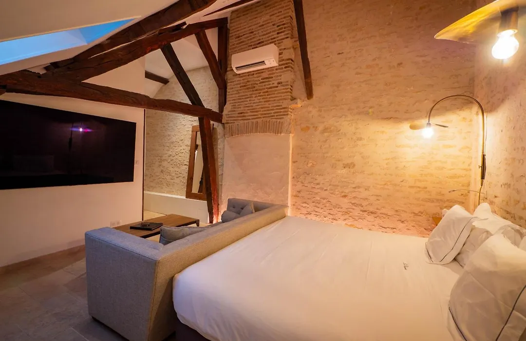 Les Remparts Hotels Et Demeures Historiques-1