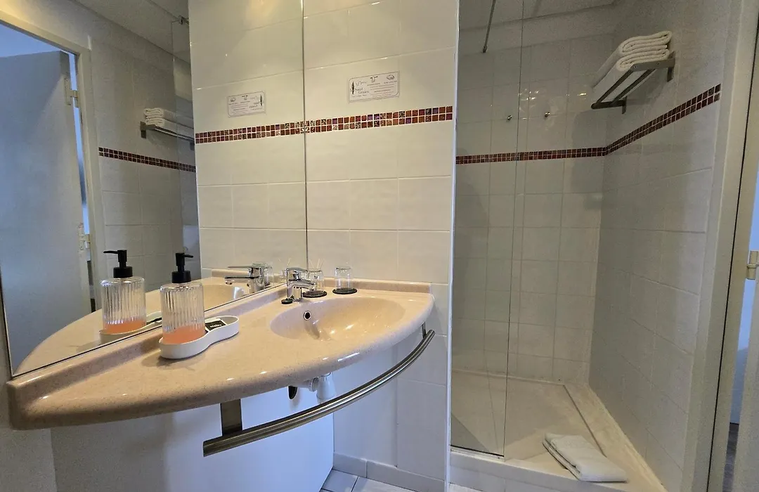 Hotel Le Saint-Genies-1