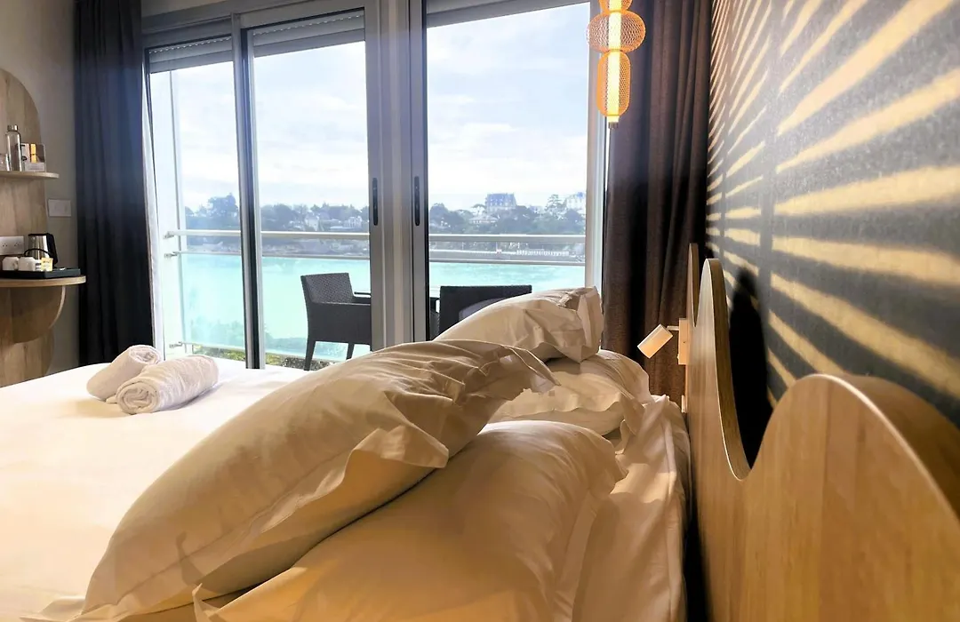 Best Western Hotel Le Crystal Dinard-1