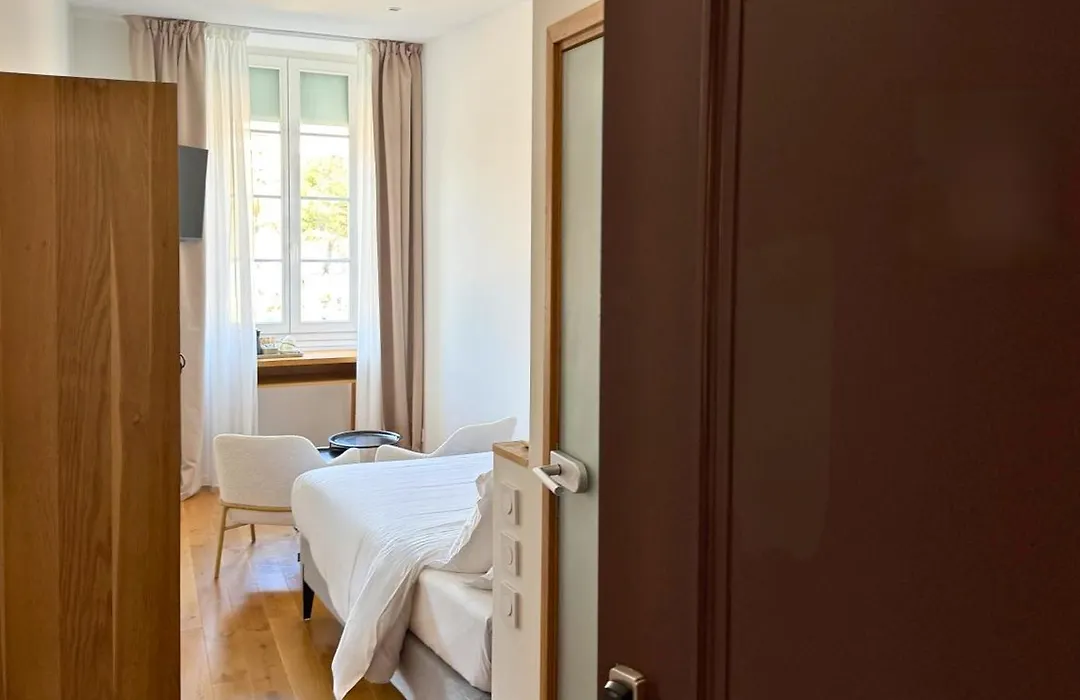Hotel De La Mer-1