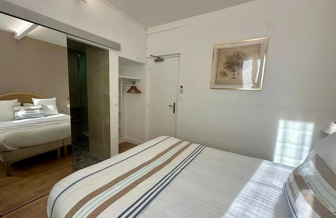 Hotel Le Clos Du Dramont-1