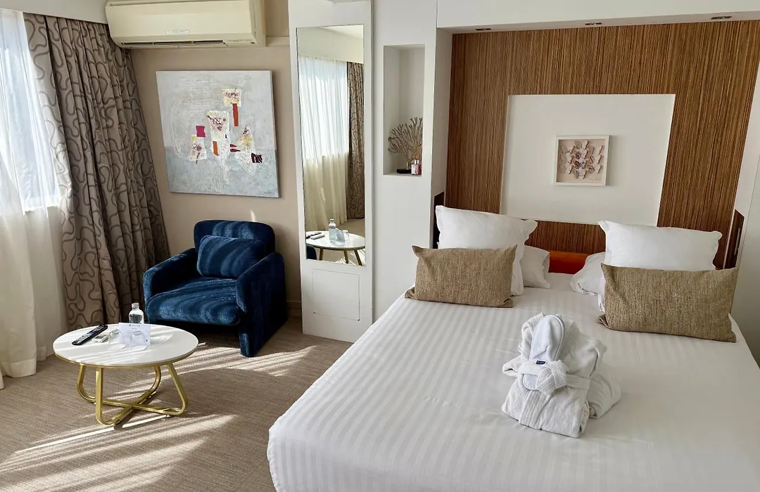 Best Western Plus Hotel La Rade-1