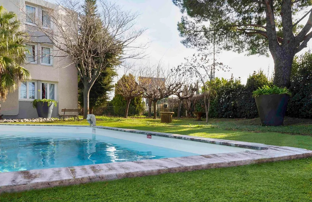 Ibis Arles-1