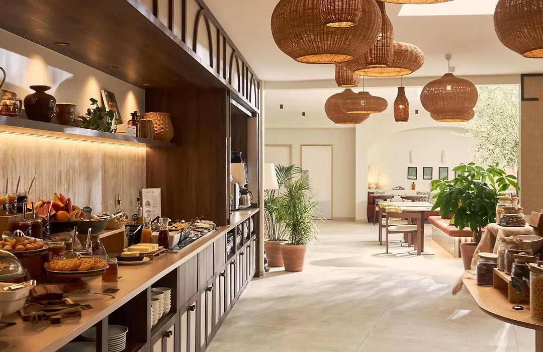 Mercure Arles Centre Arenes-1