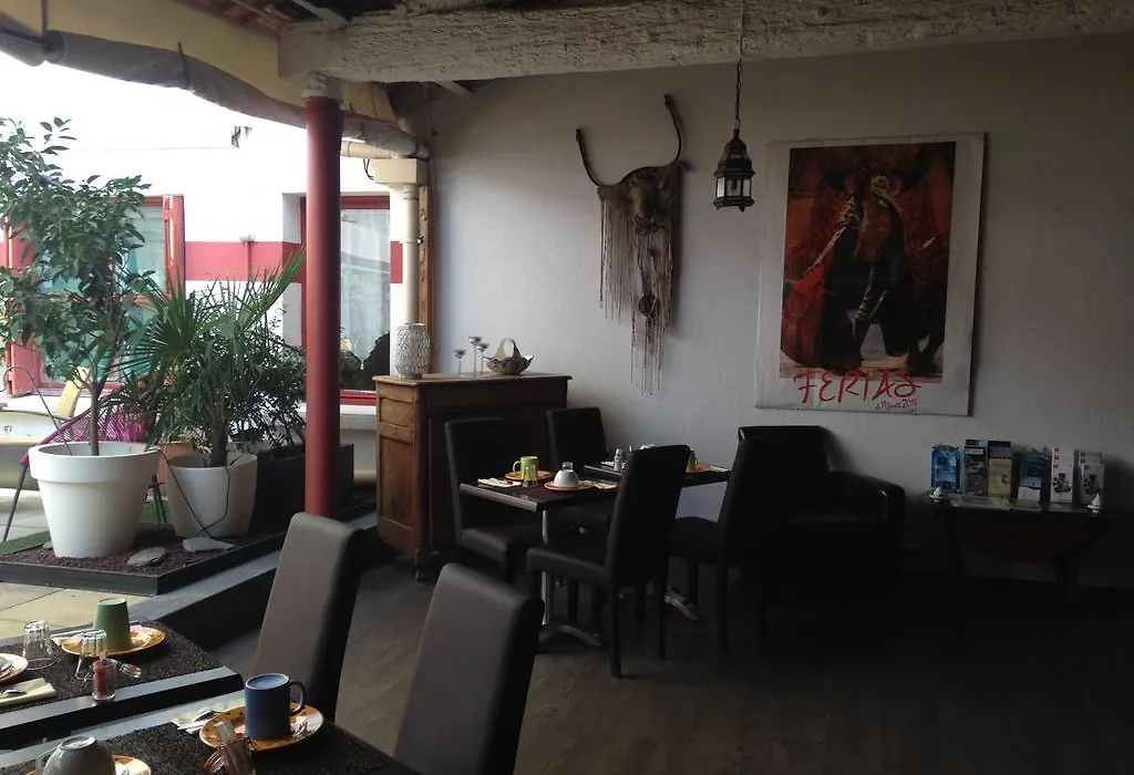 Hotel Cote Patio-1