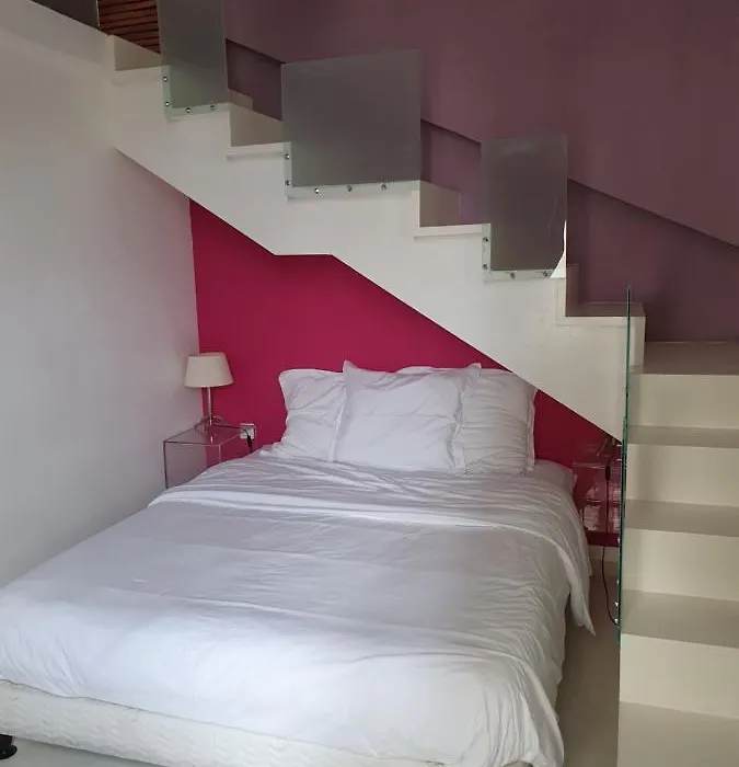 Room With A Vue-1