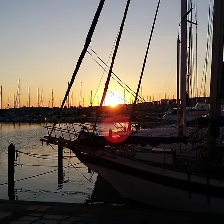 La Voile D' Or Seul Hotel Sur Le Port-3