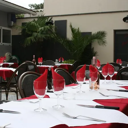 Hotel Les Italiens-2