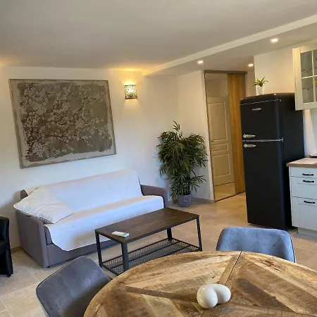 Chambres D'Hotes Les Amandiers-2