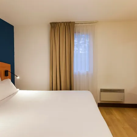 Comfort Hotel Evreux-2