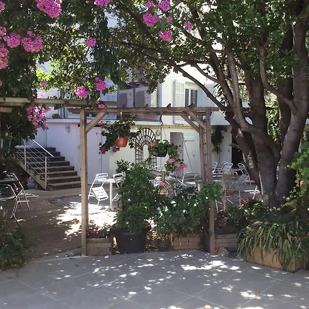 Brit Hotel Colbert-2