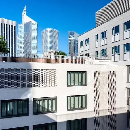 Staycity Aparthotels Paris La Defense-3