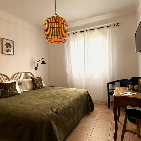 Hotel Les Flots Bleus-3
