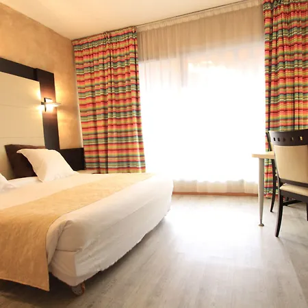 The Originals City, Hotel Galaxie, Nice Aeroport-3