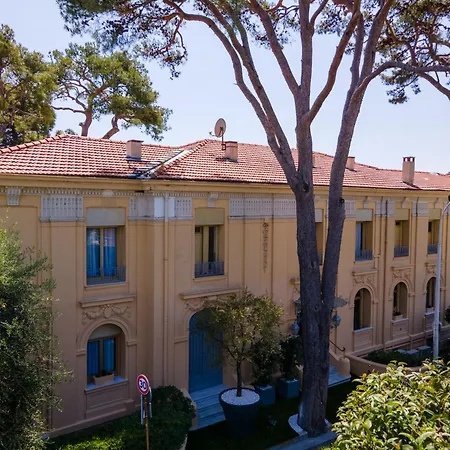 Hotel Petit Palais-3