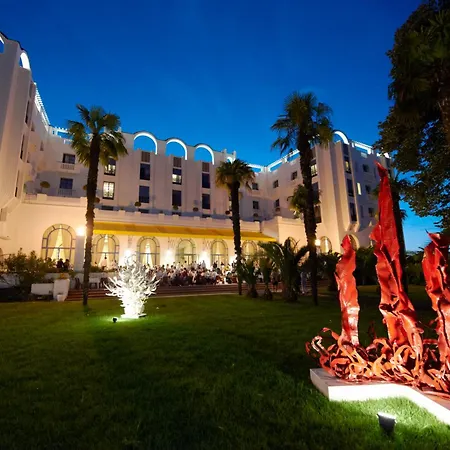 Hotel & Spa Vacances Bleues Le Splendid-2