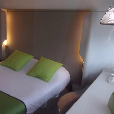 Campanile Hotel Chantilly-3