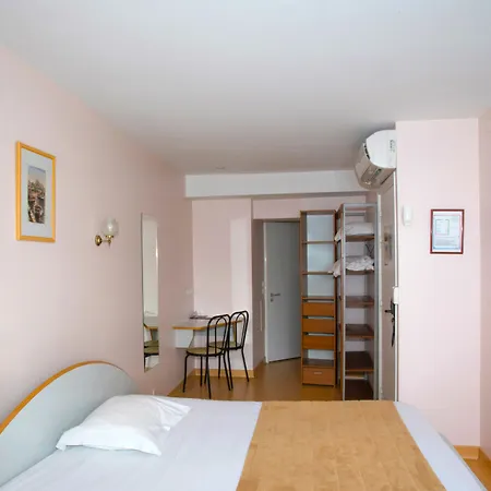 Hotel De Rosny-2