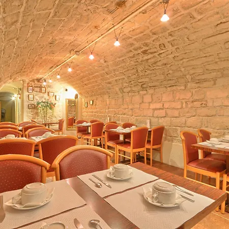 121 Paris Hotel-2