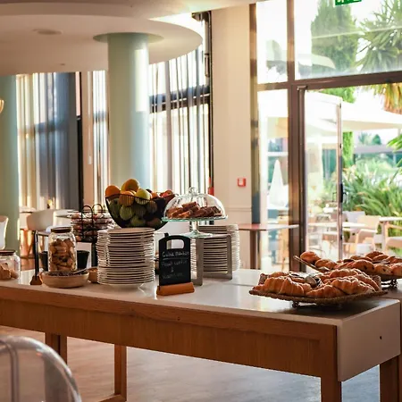 Hotel Les Jardins De Sainte-Maxime-3