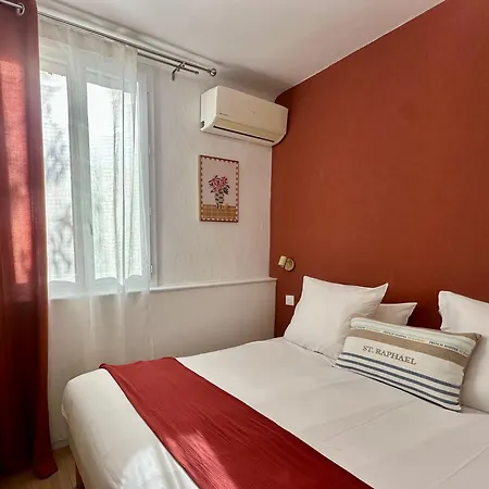 Hotel Le Clos Du Dramont-3