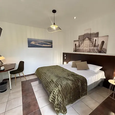 Logis Hotel L'Oliveraie-3