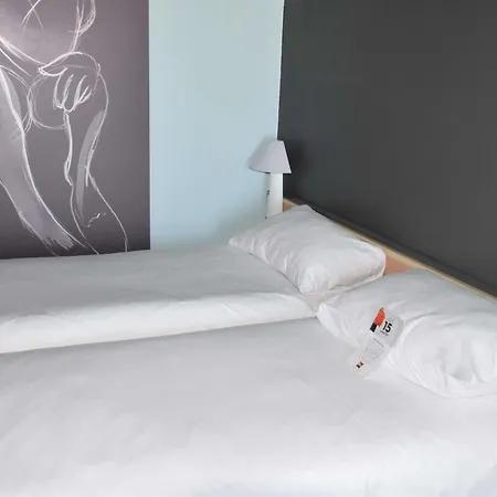 Ibis Rochefort-2