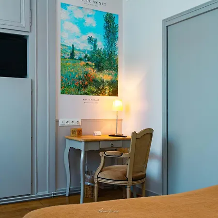 Hotel De Biencourt-2